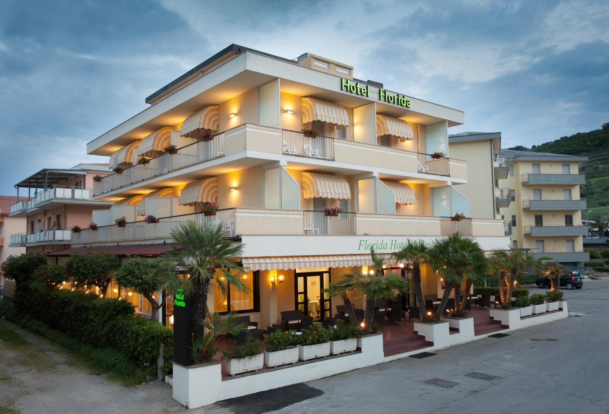Hotel Florida Silvi Marina Eksteriør bilde