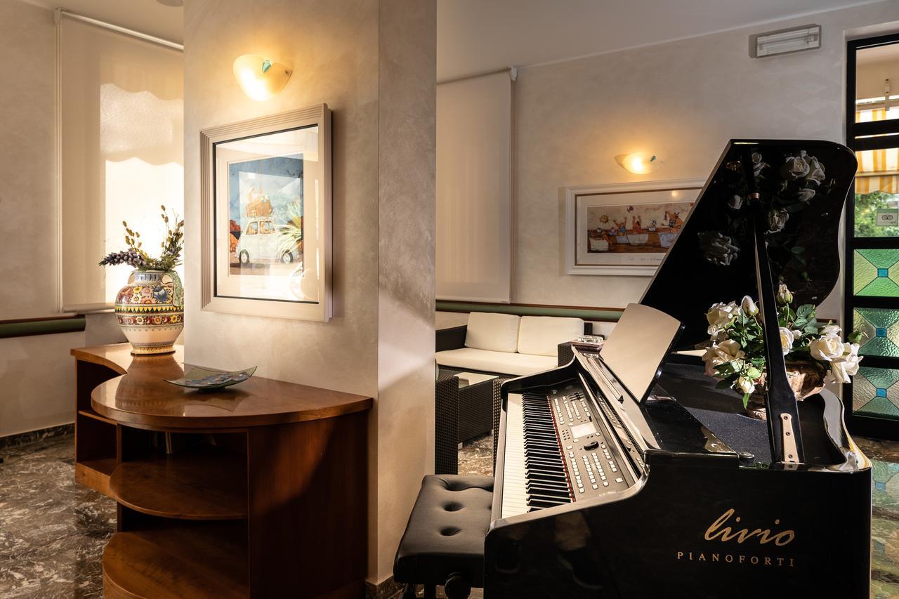 Hotel Florida Silvi Marina Eksteriør bilde